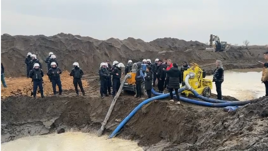 I riu nga Rrjolli  Nuk e lëshojmë pronën  Ulaj ka ardhur me dhunë