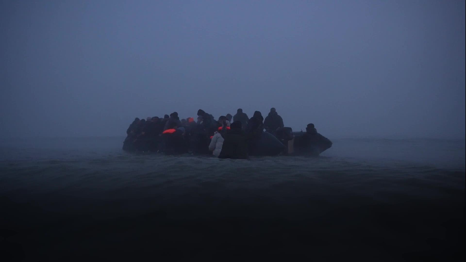 Varka pësoi defekt gjatë rrugës drejt Britanisë  shpëtohen 78 emigrantë në La Mansh