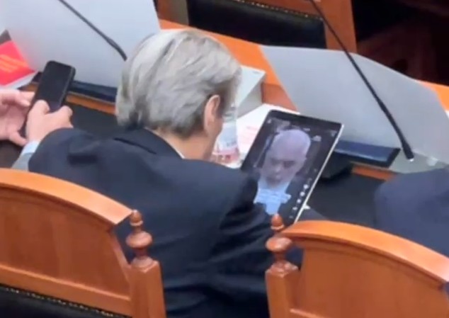 Berisha s i reziston Ramës dhe e ndjek në tablet