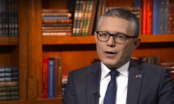 Ramadani: Rrugët ilegale për armë në veri ende aktive, po cenohet siguria