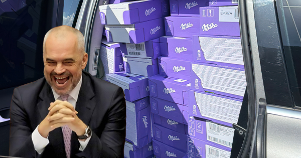 Droga dhe armët sheshit  antikontrabanda bllokon 1 5 ton çokollata