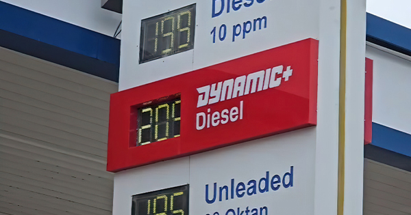 Vlora ia bën  bam   Nafta fluturon në 209 lekë