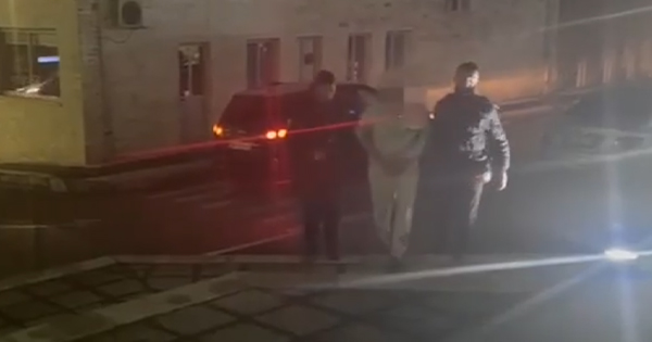 U hoq si inspektori i tmerrshëm i Tatimeve dhe AKU së   Kush është 26 vjeçari që  rripte  bizneset në jug