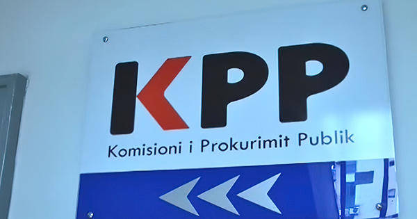 Gallatë shqiptare: Fiton tenderin miliona lekë, sistemi e nxjerr sikur ankohet kundër vetes!