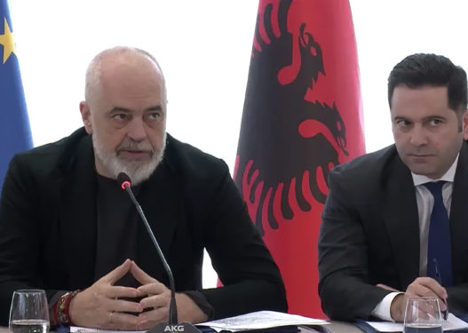 “Dhurata” e hidhur e qeverisë: Dy taksa të reja mbi naftën!