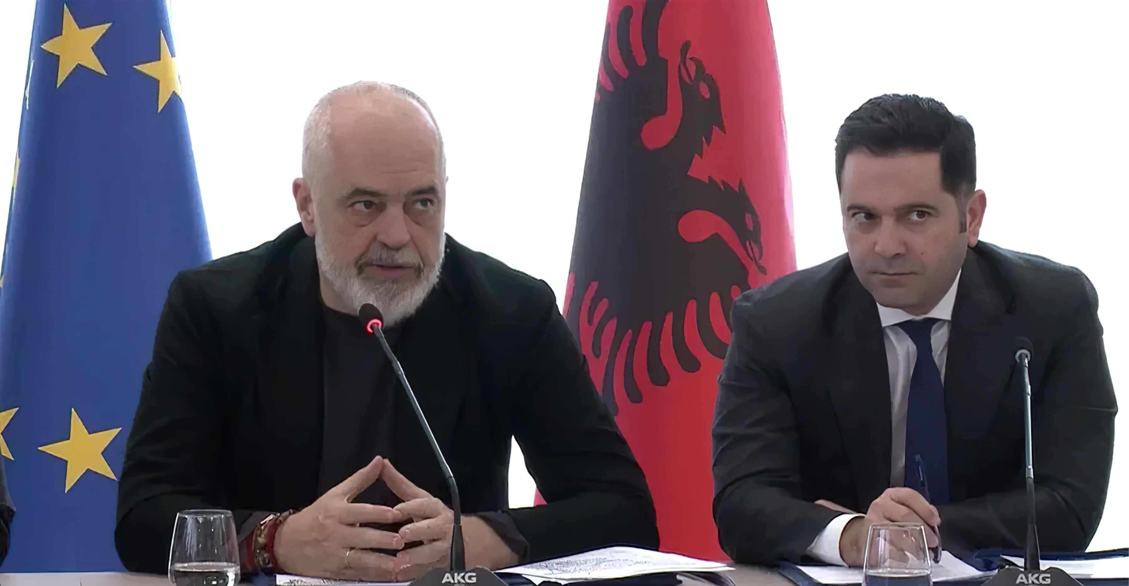  Dhurata  e hidhur e qeverisë  Dy taksa të reja mbi naftën 