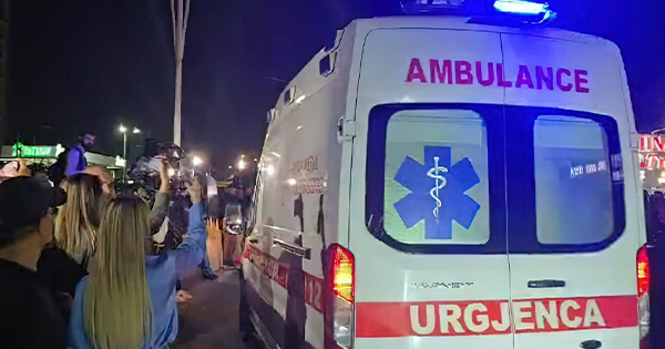 Nxehen turqit në Sauk dhe nxjerrin armët, njëri prej tyre merr plumb në shpatull