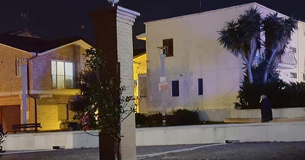 Itali: Humb jetën 10-vjeçari shqiptar pasi u rrëzua gjatë lojës në park