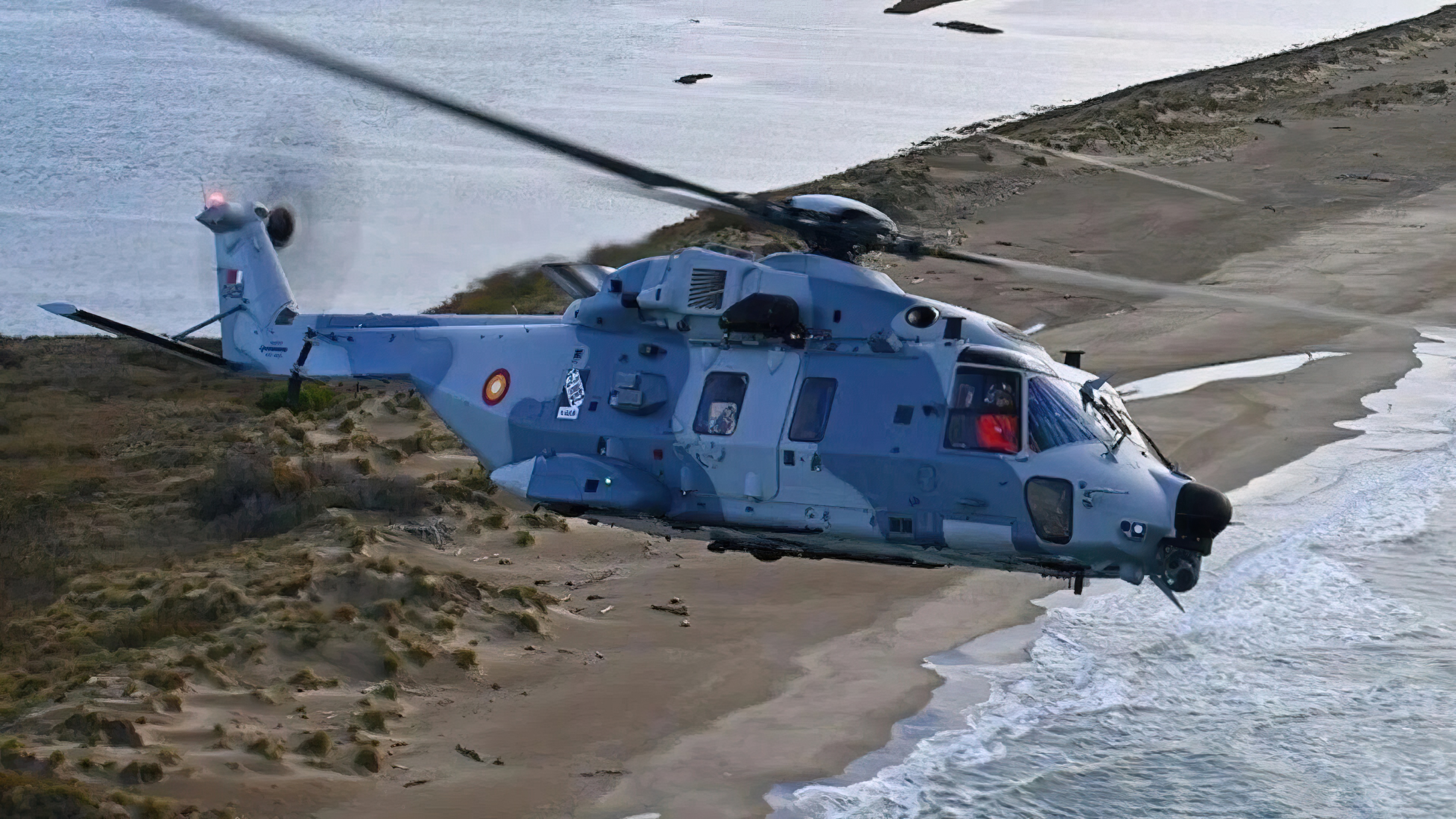 Helikopteri ushtarak humb kontrollin dhe rrëzohet në bregdetin e Katarit  gjashtë viktima