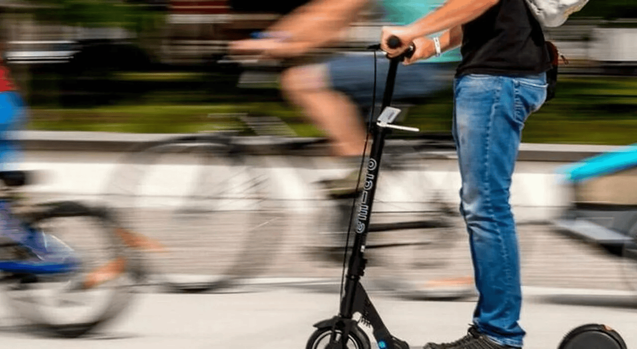 itali-duhej-te-ishte-ne-burg-per-grabitje-me-thike-18-vjecari-shqiptar-kapet-teksa-levizte-me-monopatine