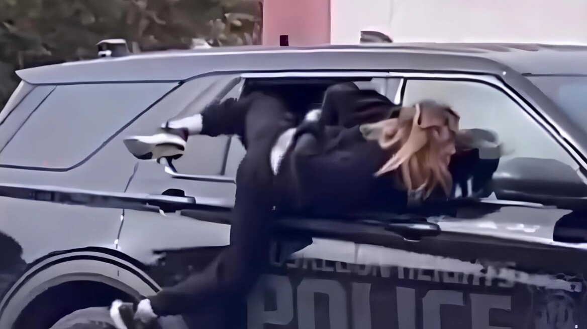 Arratisje si në filma  gruaja me pranga del nga dritarja e makinës dhe i ikën policisë