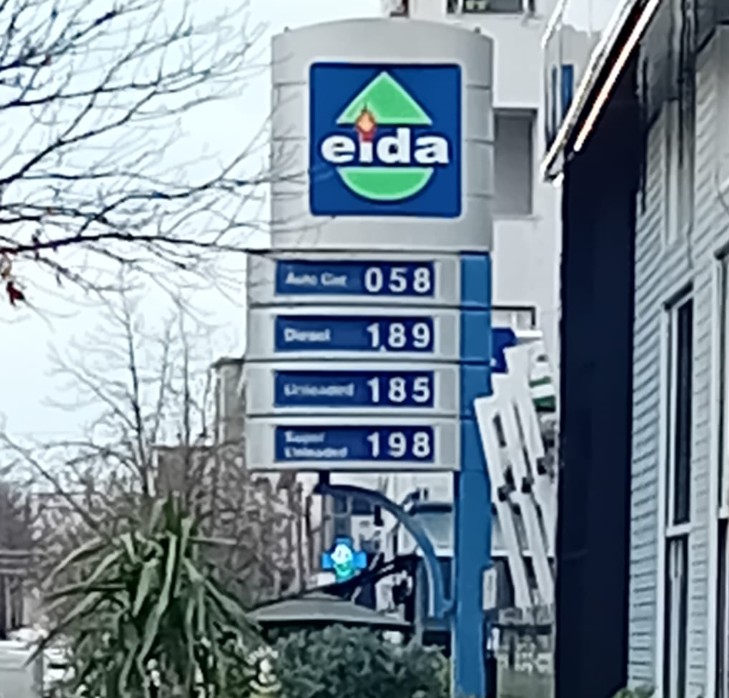 Çmimi i naftës shtrenjtohet sërish me 7 lekë në Shqipëri 