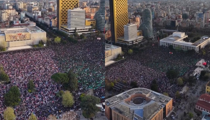 Mirupafshim Ramazan, mirësevjen Bajram! Mijëra besimtarë myslimanë falin namazin