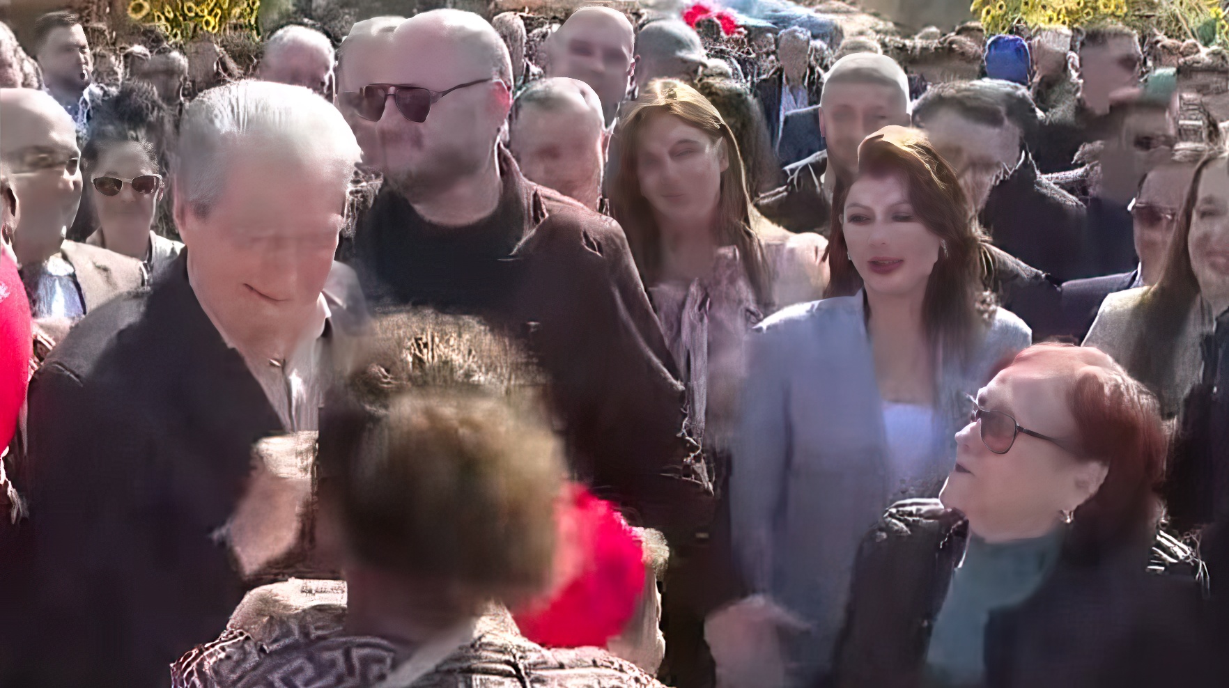  Oh sa i mirë që është  o Zot   elbasanllija  shkrihet  kur takon Berishën