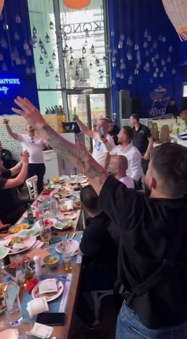 Ndeshja Shqipëri–Poloni, tifozët kuqezi ‘dridhin’ restorantin grek në Varshavë!