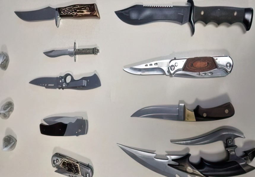 Shqiptari i nxjerr syrin grekut pas sherrit 