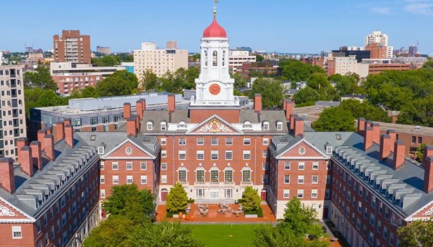 Administrata Trump padit universitetin Harvard për diskriminim ndaj studentëve izraelit