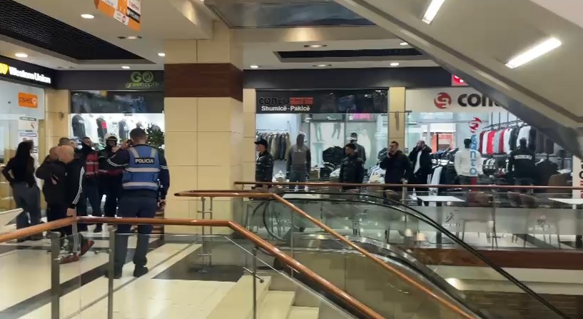 Grabitet me armë pika e këmbimit valutor brenda qendrës tregtare te ‘5 Maji’