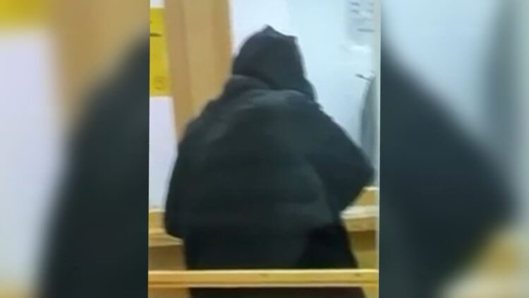 Publikohen pamjet nga grabitja në “Concord Center”, autori mori paratë nën kërcënimin e armës