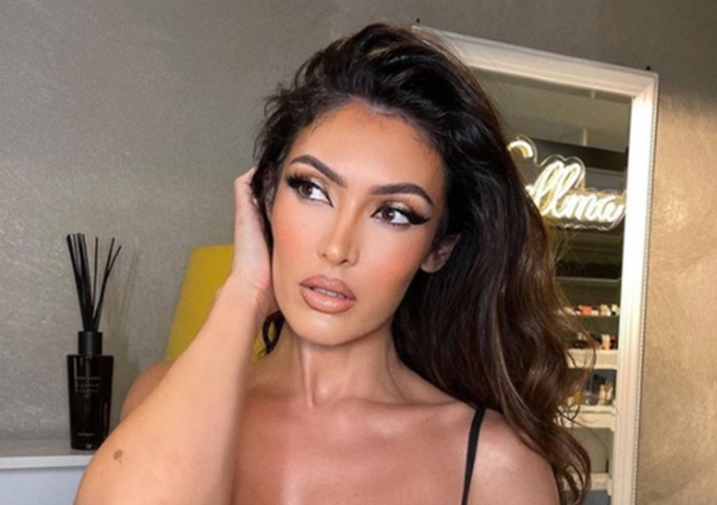 Nora shfaqet mahnitëse në paraqitjen e fundit