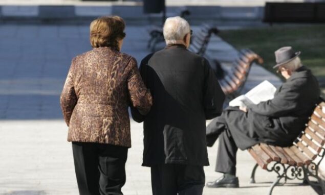 Dalin pensionet e moshës dhe kontribuuese