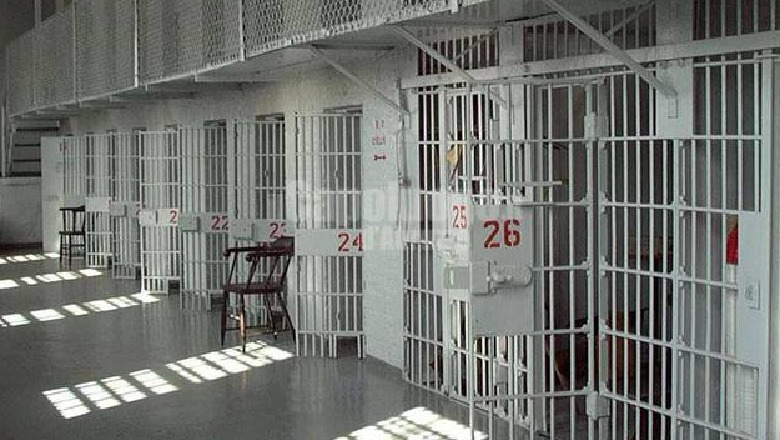 I dënuari shqiptar i Kosovës dhunohet fizikisht dhe seksualisht në burg
