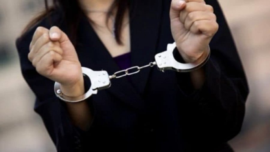 Arrestohet një grua në Mitrovicë, theri me thikë një burrë