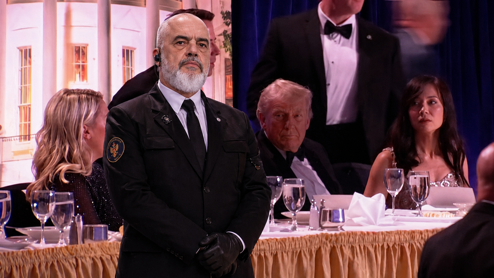 Rama dënon me forcë sulmin me armë në darkën e Trump me gazetarët