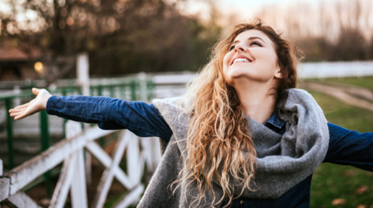 Sipas shkencës këto 5 gjëra që ju ndihmojnë të jeni më të lumtur