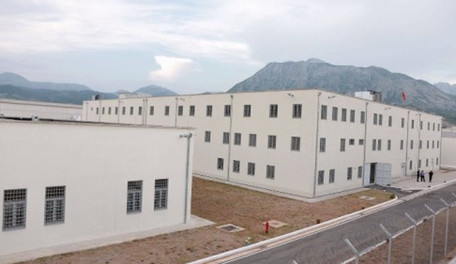 Doçi dhe Gjoka dhunojnë policin në burgun e Reçit  tentuan t i vënë flakën qelisë