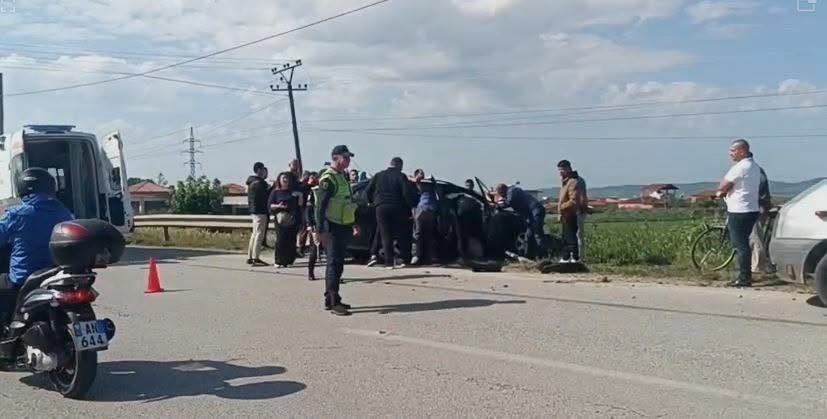 Një i plagosur pas përplasjes së 3 mjeteve në autostradën Rrogozhinë Lushnjë