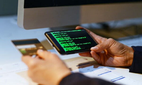 Kujdes nga SMS mashtrues: Po vazhdojnë rastet e vjedhjes së të dhënave bankare në Kosovë