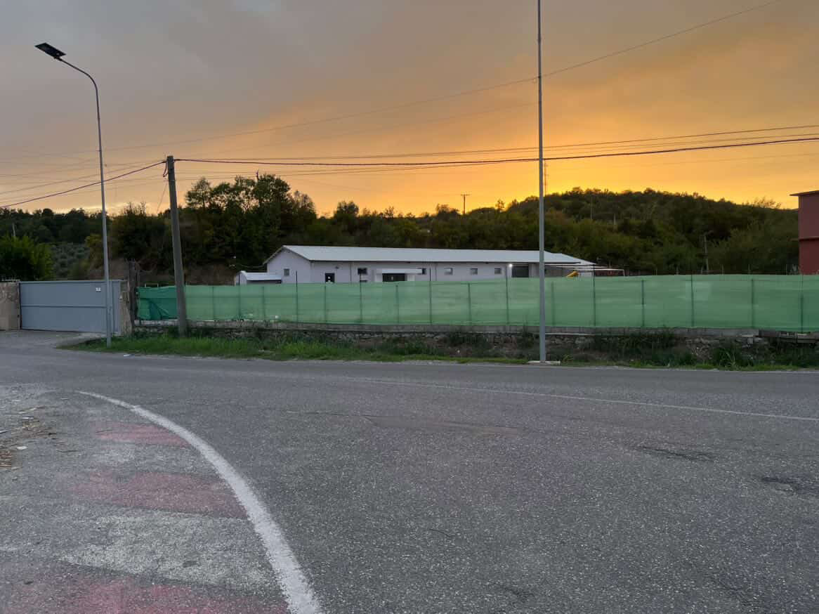 Raportimet te “Hapësira ime publike” s’përfillen: Zaptimi i tokës rrezikon nxënësit në Bushat