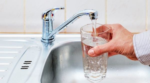 Lajm i mirë për bizneset dhe qytetarët: Pezullohet tarifa 234€ për kyçje në ujë