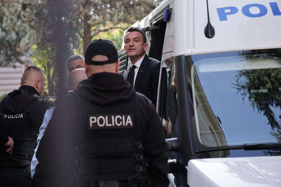 Veliaj kryen ndërhyrjeje kirurgjikale në një spital privat