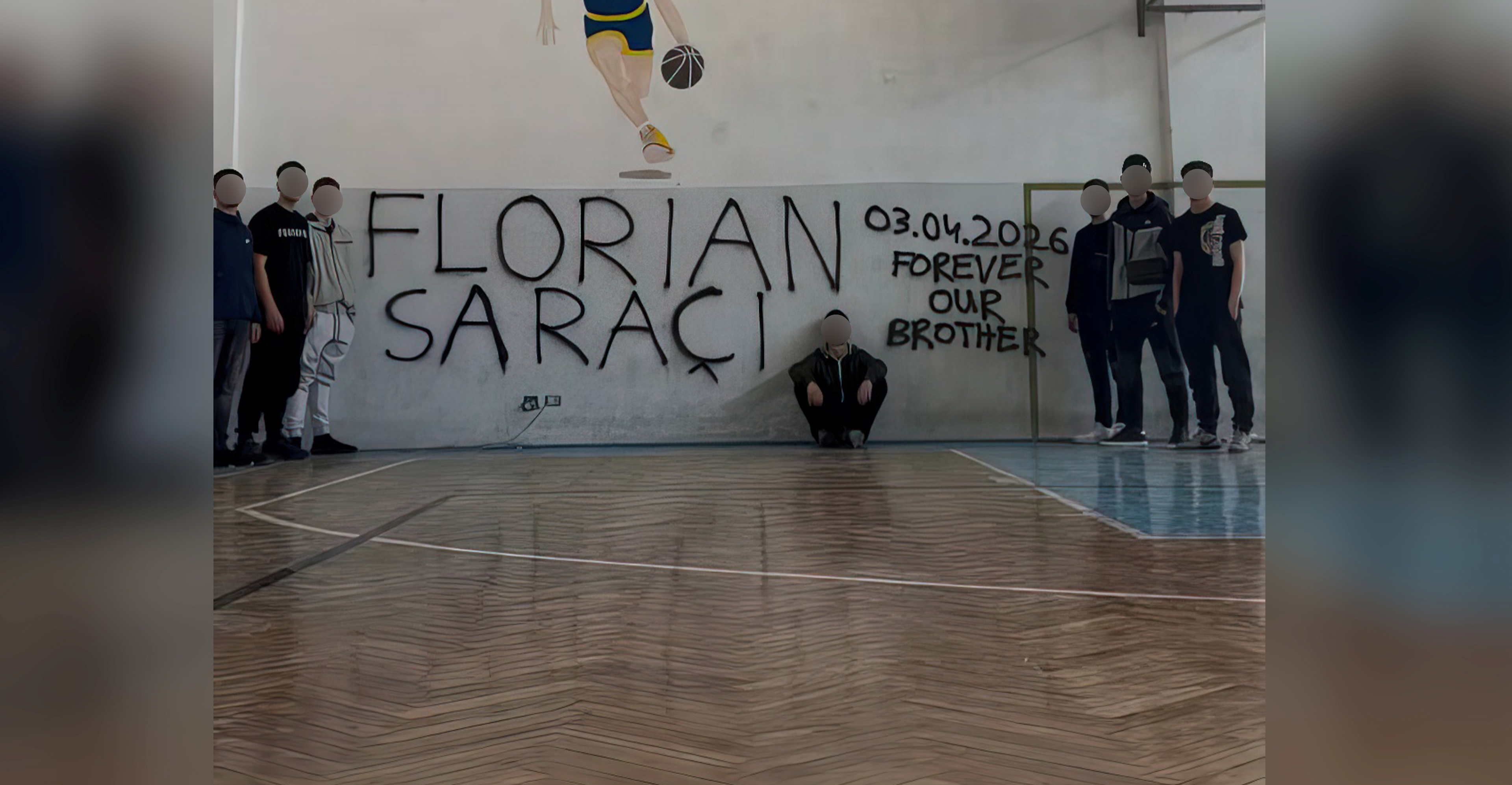 Shokët vizatojnë memorial në palestrën e shkollës ku humbi jetën Flori