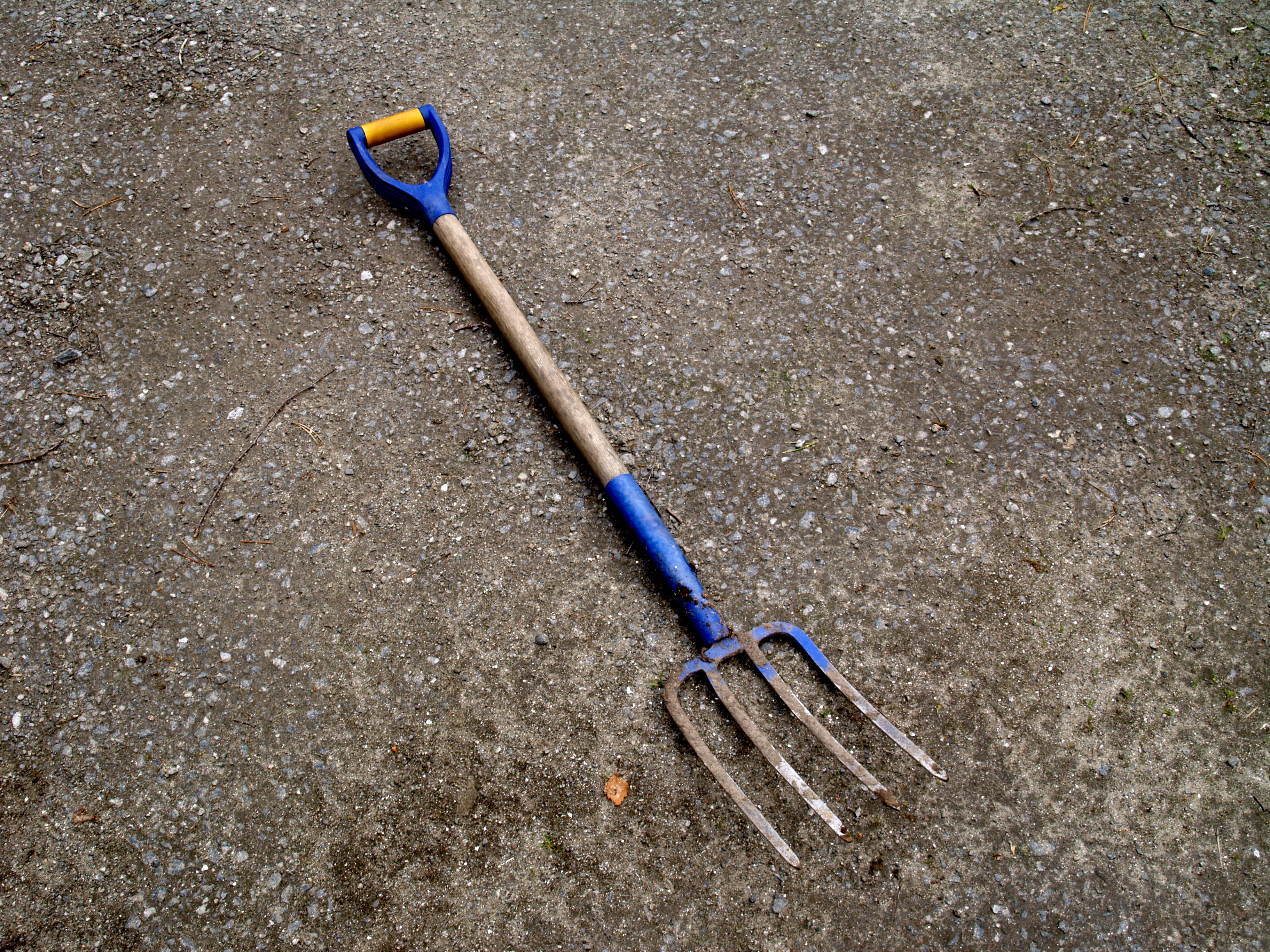 S pranonte lidhjen e së bijës me të  italiani dhunon dhe godet me sfurk të riun shqiptar