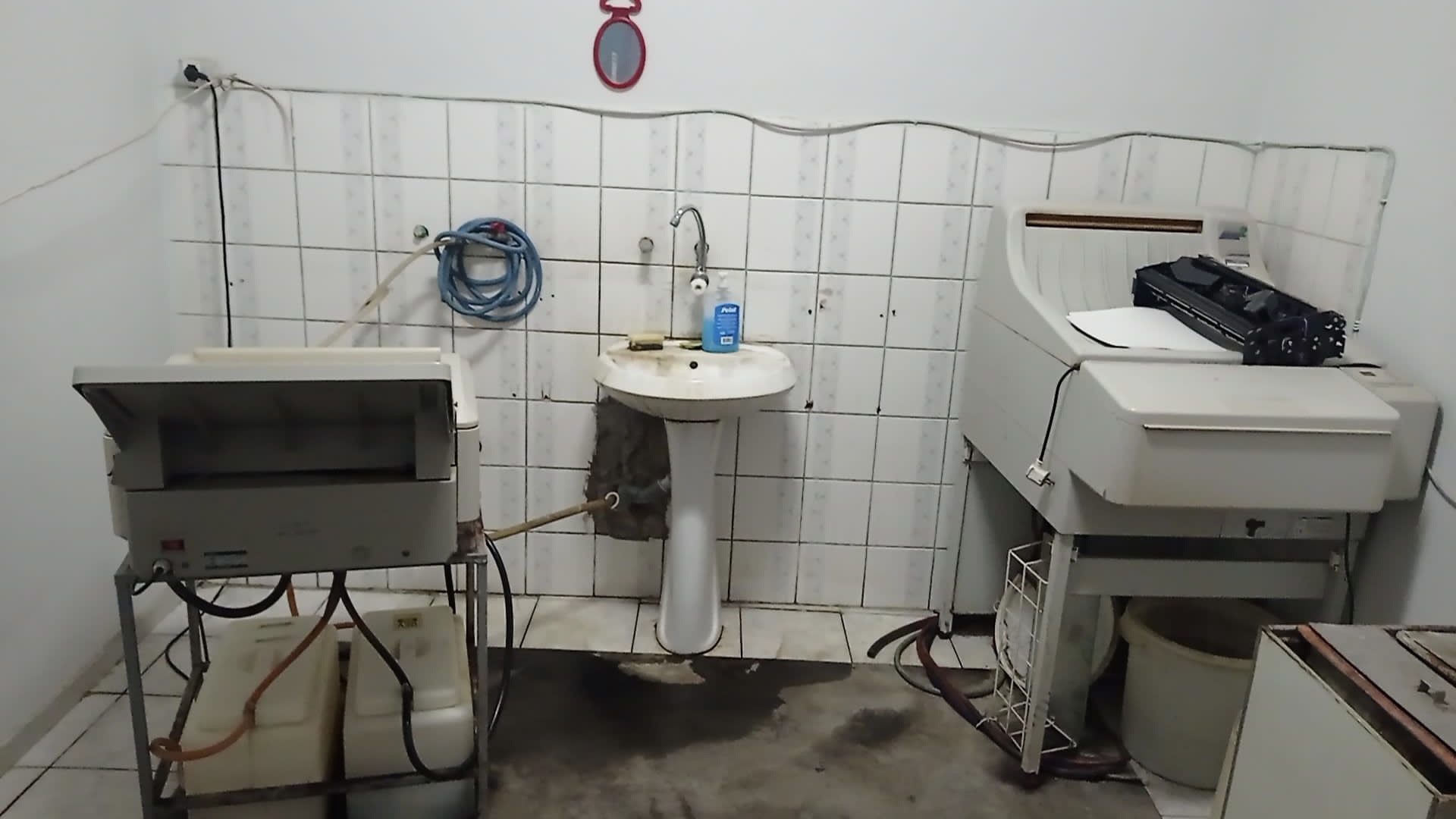 Në spitalin  modern  të Korçës myku  lagështira dhe papastërtia janë në simbiozë