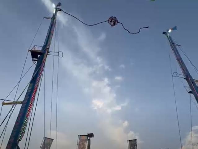 keputet-kablloja-e-lodres-ne-90-meter-lartesi-plagosen-kater-persona-ne-sevilje