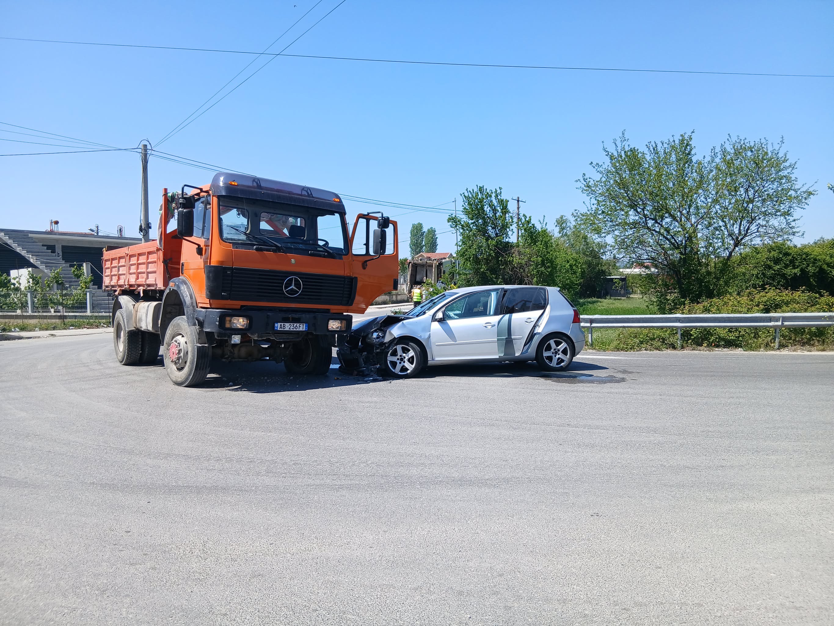 Kryqëzimi Luz Fushë Krujë  pikë e zezë  aksidentesh  asnjë sinjalistikë apo masë sigurie