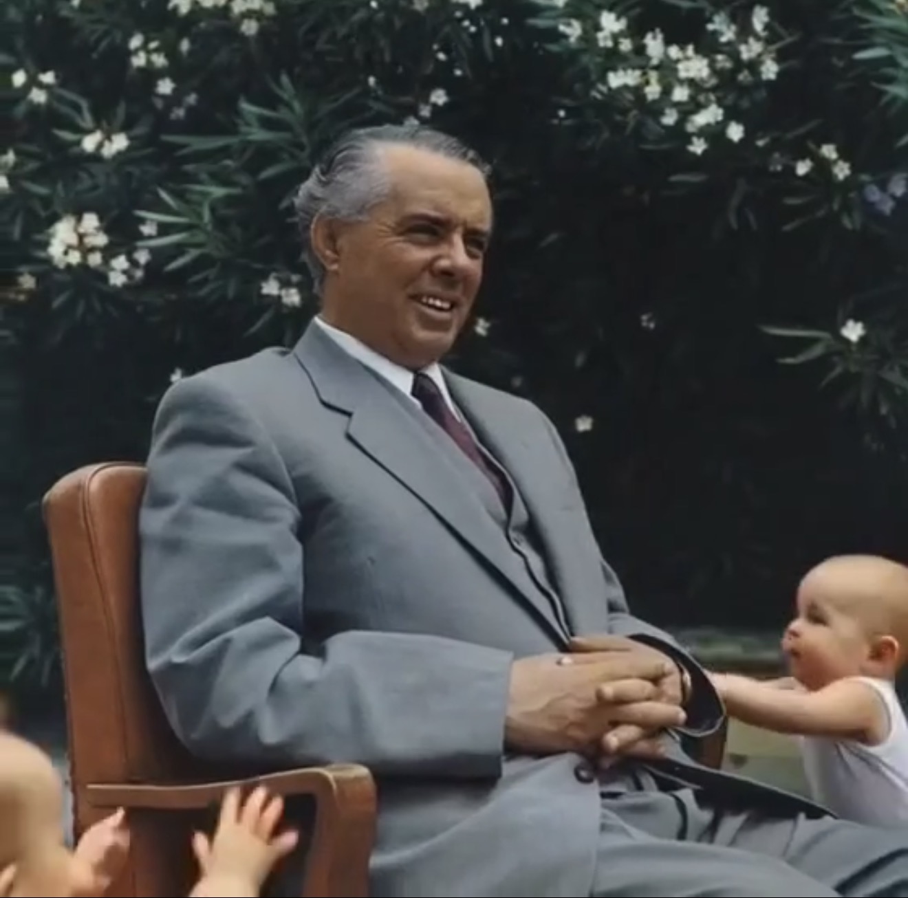 Tiranë  1972  Misteri i vdekjes së 27 foshnjave në maternitet  a kishte dorë Enver Hoxha 