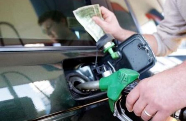 Shqiptarët paguan 11 MLN € më shumë në mars nga shtrenjtimi i naftës 