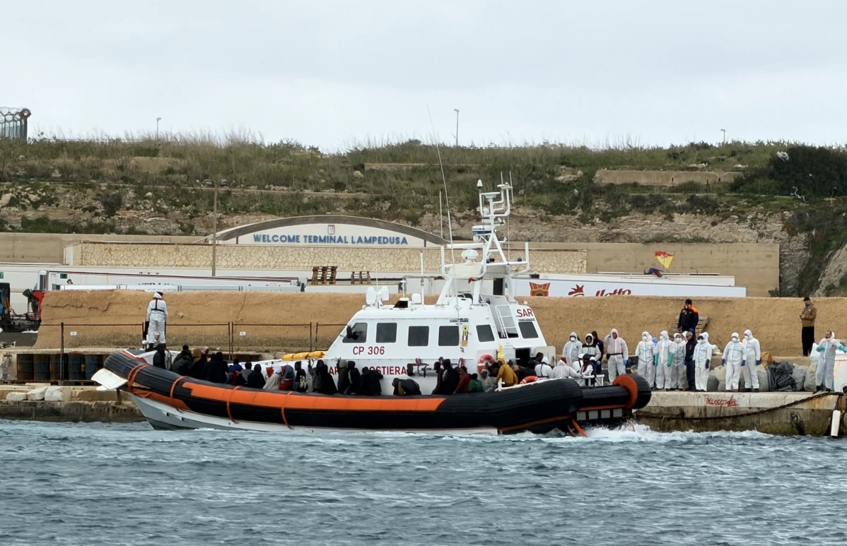 Tragjedi në Mesdhe  19 viktima në brigjet e Lampedusës  dhjetëra të shpëtuar