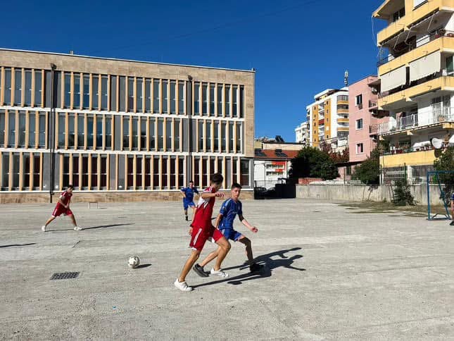 Tragjedi në Durrës  Nxënësi 17 vjeçar humb jetën gjatë orës së edukimit fizik