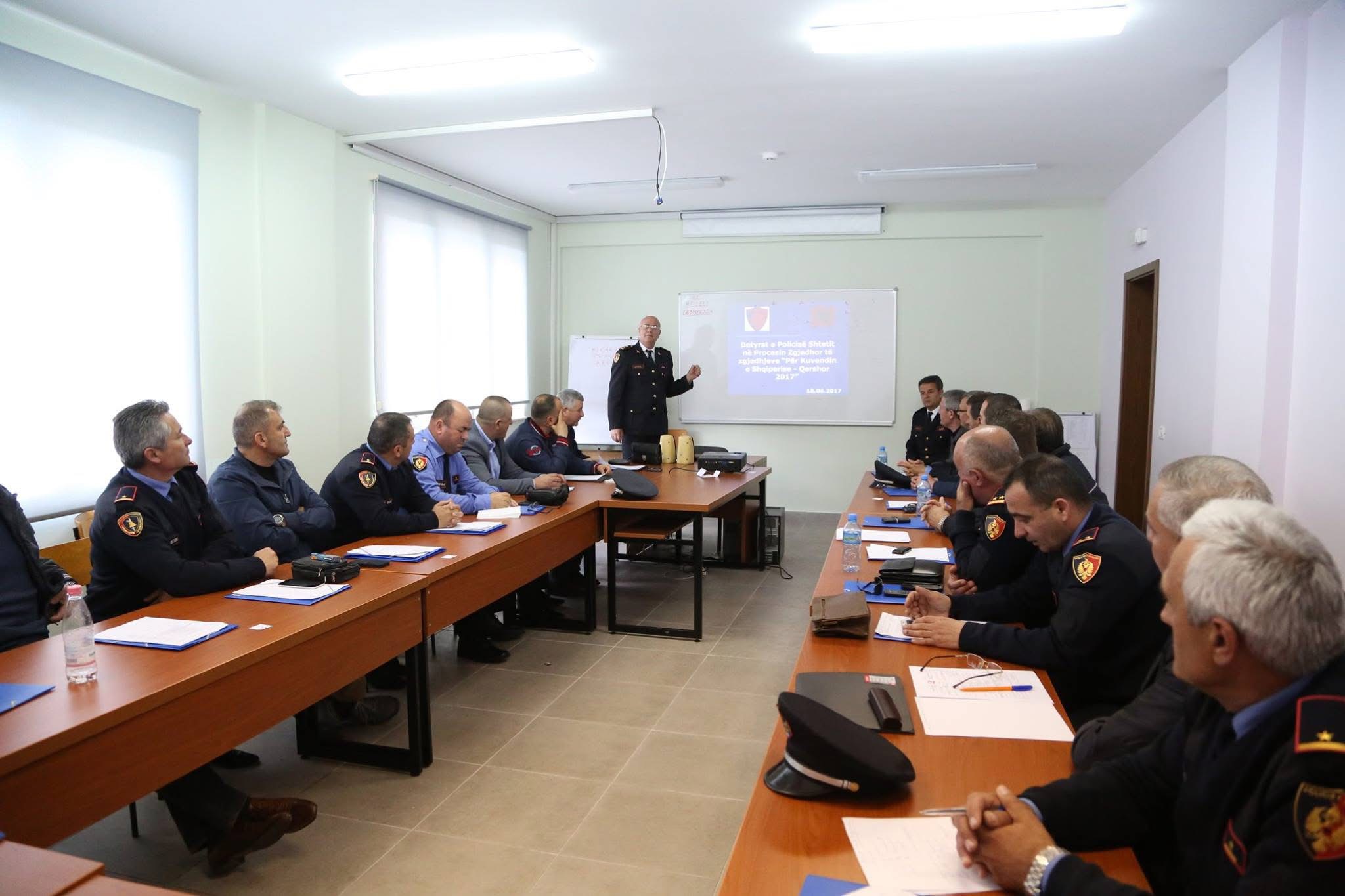  Programi i patrullës te Akadamia e Sigurisë del jashtë profilit  siguria e armëve në pikëpyetje 