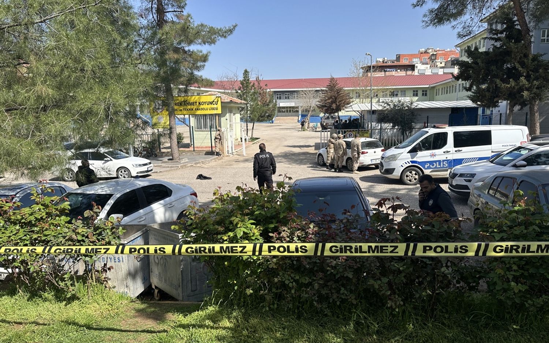 Ish-nxënësi hap zjarr në shkollën në Turqi, plagos 18 persona dhe vetëvritet