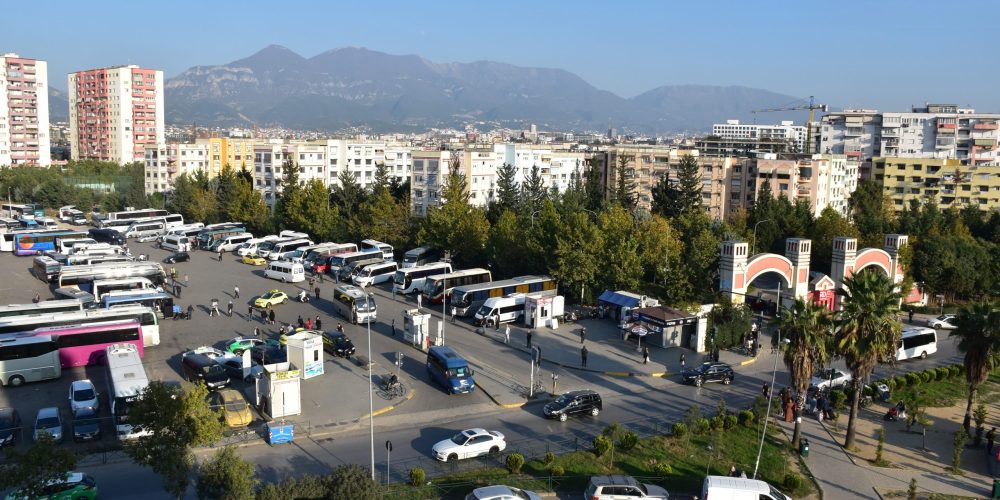 Reduktohet deri në 60  transporti publik në rrethe  operatorët në krizë
