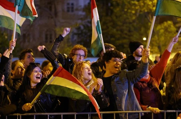 Budapest në festë pas largimit të Orban dhe fitores së opozitës