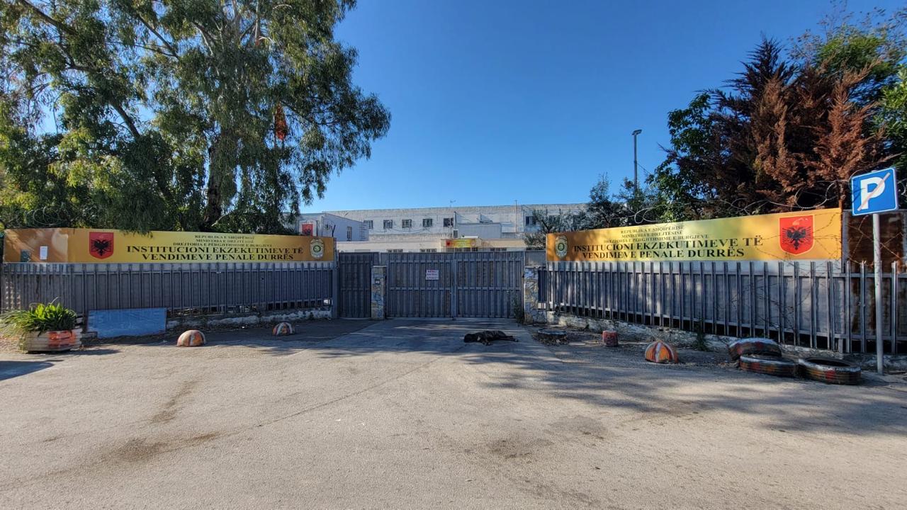 SPAK kryen kontrolle në qelitë e Veliajt  Beqajt dhe Zarkës  gjendet një celular në tualet