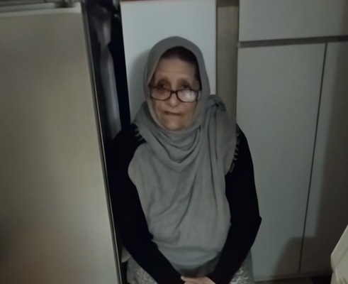 Pa ilaçe dhe në kushte të vështira jetese  nënë Mira ka nevojë për ndihmë